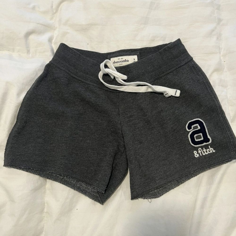 Y2k Abercrombie Charcoal Gray Shorts Embroidered Vintage Medium Vtg Retro